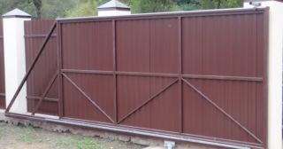 Купить откатные ворота из профнастила Сланцы, цена от 1736 руб.